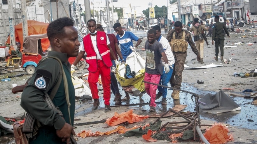 Đánh bom kép rung chuyển thủ đô Somalia làm 100 người thiệt mạng
